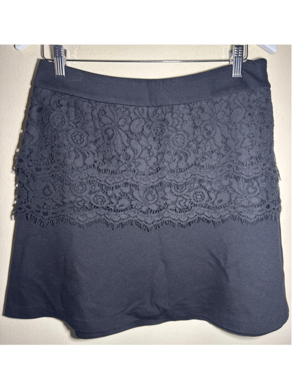 Cabi Black Lace Mini Skirt Size 8 Length 18”